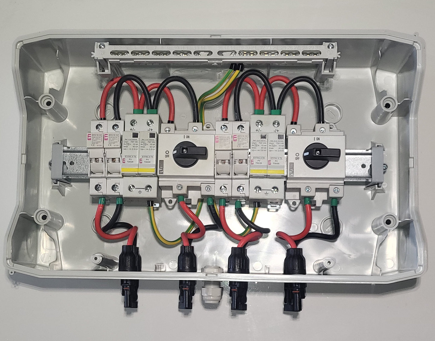 Tablou DC fotovoltaic 600V echipat 2 stringuri, IP66, ETI