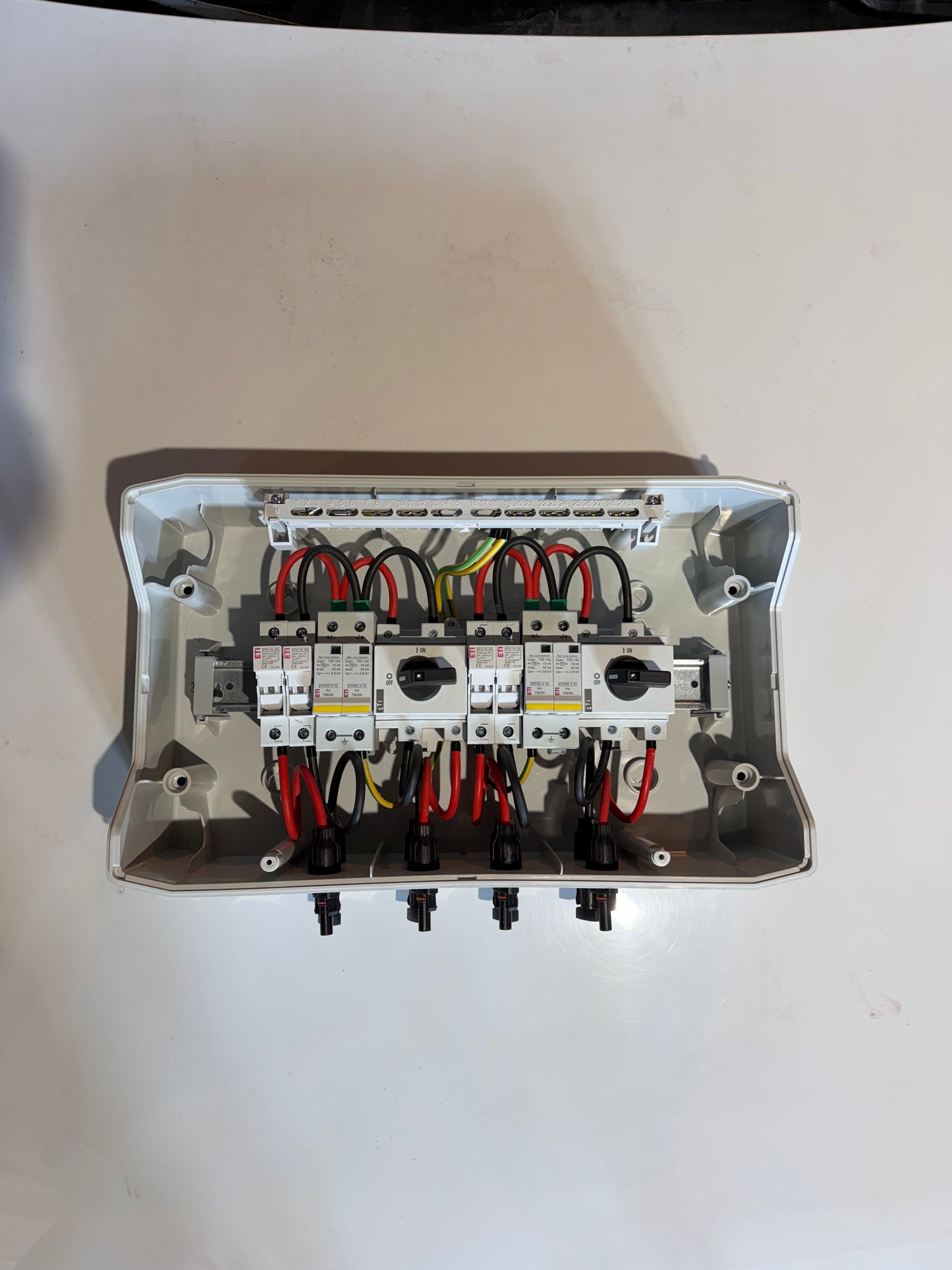 Tablou DC fotovoltaic 600V echipat 2 stringuri, IP66, ETI